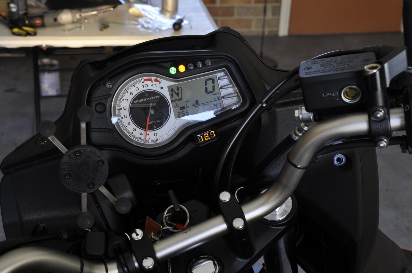 Volt meter to your bike